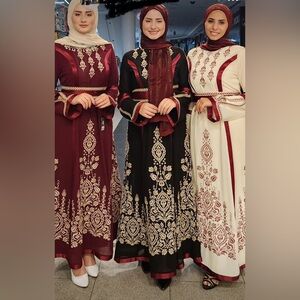 New without tag  3  peice  thobe  size   M/L ( only 1 left 🌺🎁